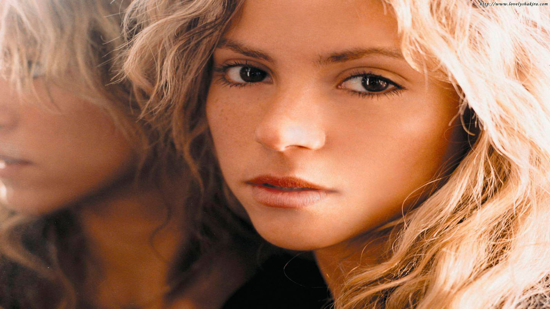 Shakira photos,Jonathan Littman photos,Jon Favreau photos,Julia Louis-Dreyfus photos,Sibylla Deen photos,Kathy Bates photos