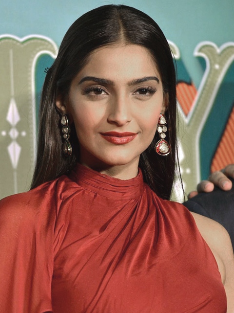 See Sonam Kapoor's biography, discography, albums, songs, lyrics, reviews, forums and photos.