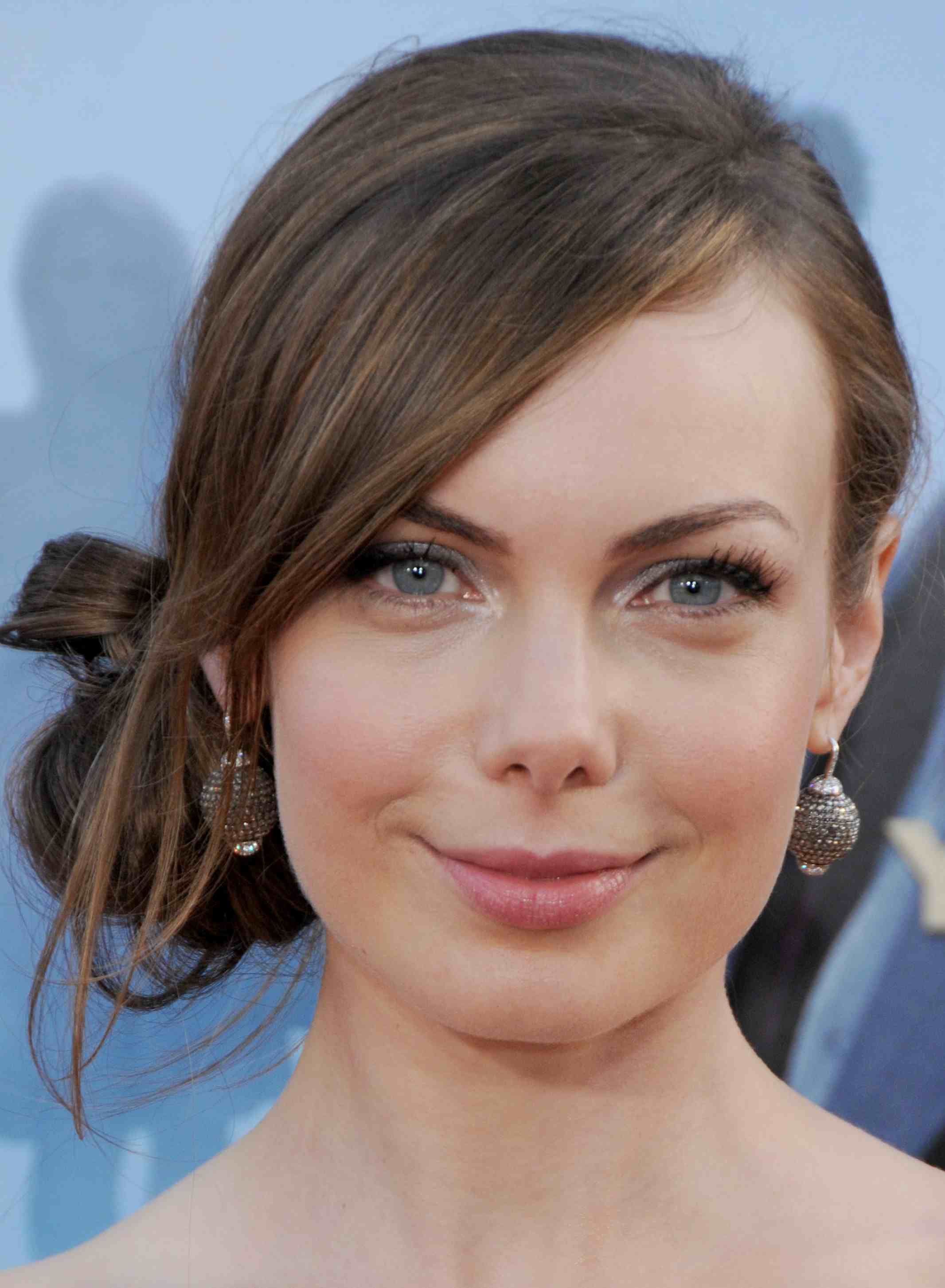 celebrities,artists,bands,lyrics,songs,albums,photos,pictures,images,reviews,discussion,community,members,forum,shows,episode,guides