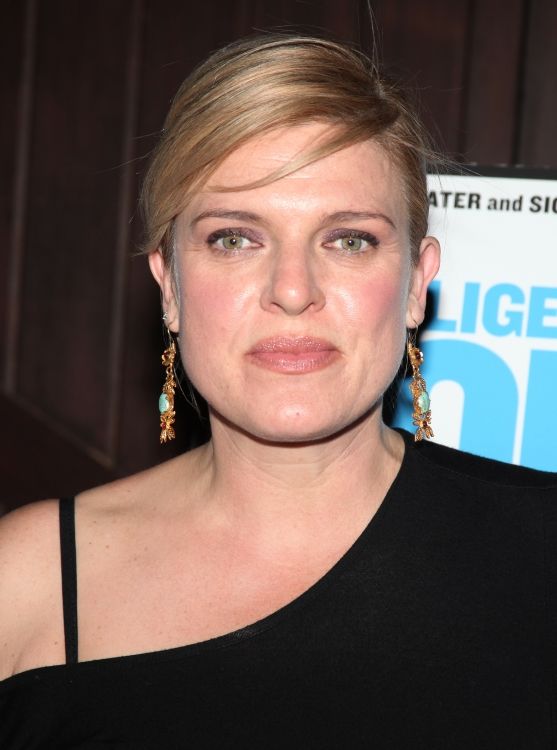 celebrities,artists,bands,lyrics,songs,albums,photos,pictures,images,reviews,discussion,community,members,forum,shows,episode,guides